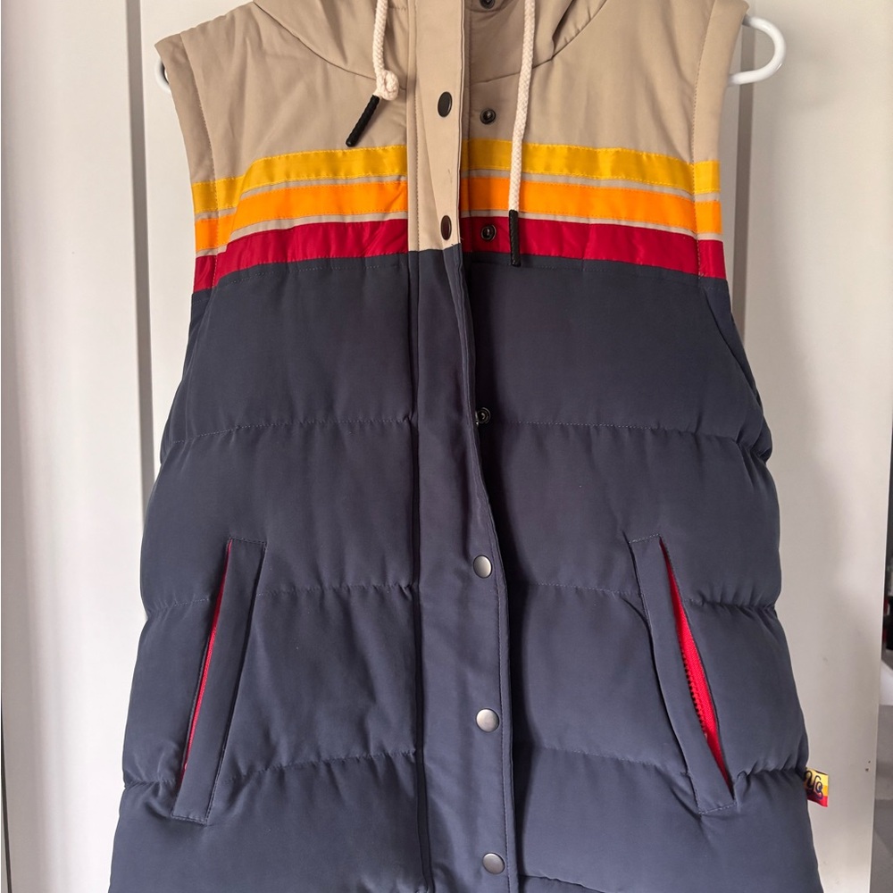 Sleeveless Hooded Puffer Vest in Navy, Beige & Red Stripe